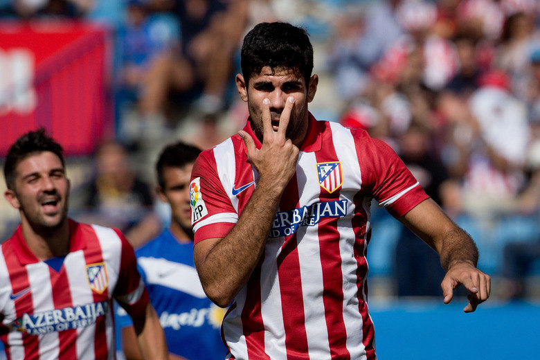 A polêmica envolvendo Diego Costa e as seleções brasileira
e espanhola ganhou mais um capítulo nesta-terça feira (15). Segundo o jornal
espanhol AS, a CBF enviou um comunicado para a Reef (Real Federação Espanhola de Futebol) avisando sobre o seu interesse em convocar o atacante brasileiro