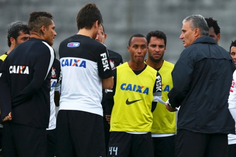 A
diretoria do Corinthians tem deixado clara a intenção de rejuvenescer seu
elenco para a próxima temporada. Além disso, alguns jogadores não vêm sendo
utilizados por Tite e parecem estar cada vez mais longe do Timão 