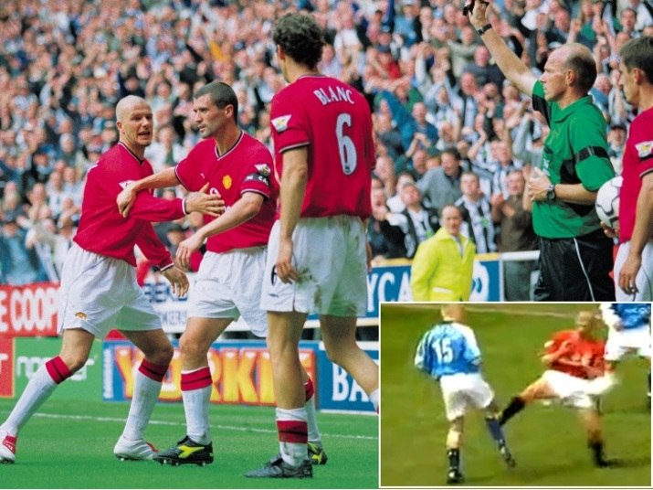 A rixa entre o irlandês Roy Keane e o norueguês Alf-Inge Halland terminou da pior maneira possível. Tudo começou em 1997, quando o volante do United sofreu uma grave lesão diante do Leeds United. Na ocasião, Haaland acusou o irlandês de estar simulando um pênalti e não imaginava que a jogada deixaria Keane um ano fora dos gramados. Quatro anos depois, os dois se reencontraram em um clássico de Manchester e Roy Keane, literalmente, acabou com a carreira do rival com uma entrada violentíssima na altura do joelho (no detalhe). Em sua biografia, o capitão dos Diabos Vermelhos admitiu que teve a intenção de se vingar de Haaland e não demonstrou um pingo de remorso ao saber que o norueguês jamais voltaria a jogar profissionalmente