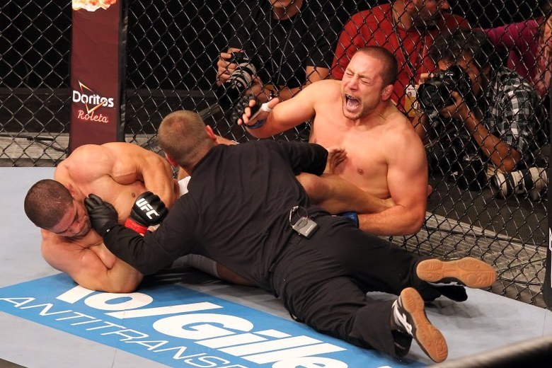 -&nbsp;Quem me conhece sabe que eu nunca faria uma coisa dessas para prejudicar nenhum atleta. Minha vida é só treinar, comer e dormir. É dedicada a esse propósito, de ser um dos melhores aqui do Brasil e, se possível, do mundo. É o que eu venho me esforçando sempre para ser.&nbsp;Eu não vou parar de correr atrás do meu sonho, trabalhei muito para chegar até aqui e vou continuar trabalhando. Tenho fé em Deus que tudo isso vai se esclarecer e eu tenho dentro de mim que meu coração está limpo. Minha mente está limpa