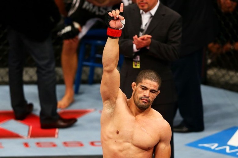 - Dana White, se você acha que minha atitude não foi positiva dentro do octógono, peço de coração aberto que você me perdoe, que me desculpe, porque essa não foi minha intenção. Mas respeito a decisão do UFC e do Dana White, então, o que você decidir, para mim, está decidido