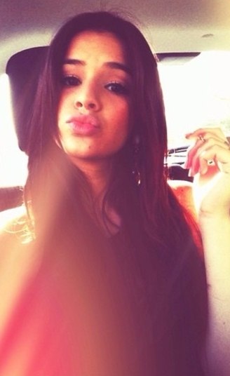 Bruna adora fazer biquinho para as câmeras...