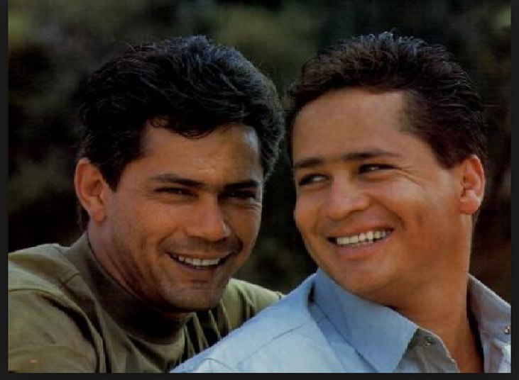 Leonardo diz que, naquele momento, o irmão pegou sua mão e disse que
na verdade aquilo era a coisa mais inteligente que ele tinha ouvido, e relembrou o primeiro show no Canecão – que tem um trecho especial na
biografia. Na ocasião, Leonardo disse após o show que não adiantava de nada
trabalhar se não podia curtir a vida. E Leandro continuou dizendo que o irmão mais novo
tinha razão 

