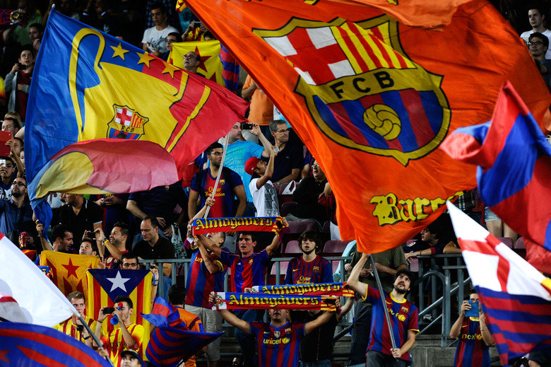 Uma pesquisa realizada
por Gerardo Molina, CEO da agência Euromericas Sport Marketing, e divulgada no
site Fútbol Finanzas listou os dez clubes com mais sócios no mundo. No topo do
ranking aparece o Barcelona, com 229.980 mil torcedores associados ao time