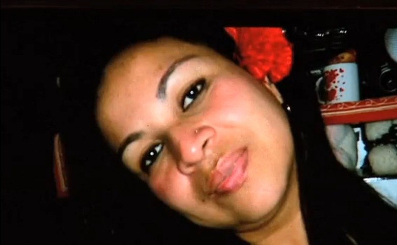 Segundo uma das quatro filhas da vítima, que não quis se
identificar, Alex e a mãe brigavam com frequência. Uma vez, segundo a menina,
ele ameaçou matar Wanderleia com uma faca