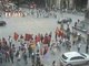 Belo Horizonte - Na capital mineira, cerca de 100 pessoas fecharam a praça Sete, o principal cruzamento do centro da cidade. O trânsito está completamente impedido e o ato causa congestionamentos na região