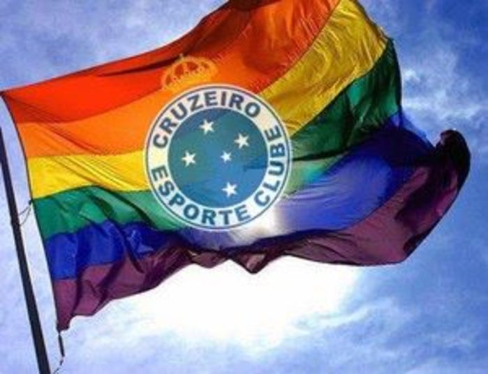 Para rivalizar com a Galo Queer, o Cruzeiro conta com a Cruzeiro Maria, torcida com quase mil pessoas curtindo em sua página do Facebook