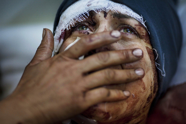 

A Arábia Saudita aplica uma estrita versão da sharia
(lei islâmica), impondo muitas restrições às mulheres, baseadas em leis e
tradições que fortalecem o poder dos homens. Em agosto deste ano, autoridades
sauditas libertaram uma mulher de 50 anos que era mantida em cativeiro por
parentes havia três anos. No mesmo mês, o país aprovou uma lei contra a violência
doméstica, bastante comemorada por ativistas dos direitos humanos

