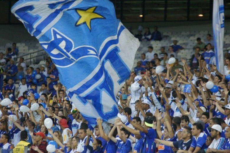 Com os 31.564
pagantes da última partida, a vitória sobre o Fluminense, o Cruzeiro deixou
para trás o Corinthians e se tornou o dono da melhor média de público do
campeonato 