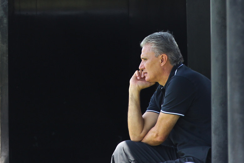 Tite avisou até mesmo ao Corinthians que não aceitará outra proposta 
nacional. Se não continuar no Timão, o treinador só trabalhará em 
janeiro caso receba alguma oferta internacional