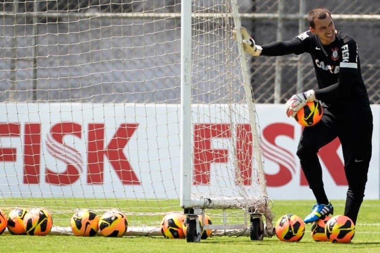 Sua inspiração está em Dida, adversário na quarta e histórico pegador de 
pênaltis, e no próprio Cássio. Há pouco mais de uma semana, antes de se 
machucar, o titular do Corinthians frustrou Rogério Ceni no finalzinho e
 evitou a derrota alvinegra no clássico contra o São Paulo