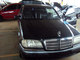 Entre os carros importados, está esse Mercedes modelo C 280, ano 1996/1997 a gasolina