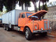 Ainda há um veículo Scania na cor laranja, a diesel, ano 1980. O preço mínimo para levar para casa é de R$ 15 mil