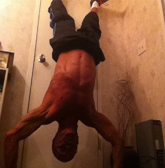Vídeos e fotos de seus treinos são postados mostrando toda sua desenvoltura com os exercícios