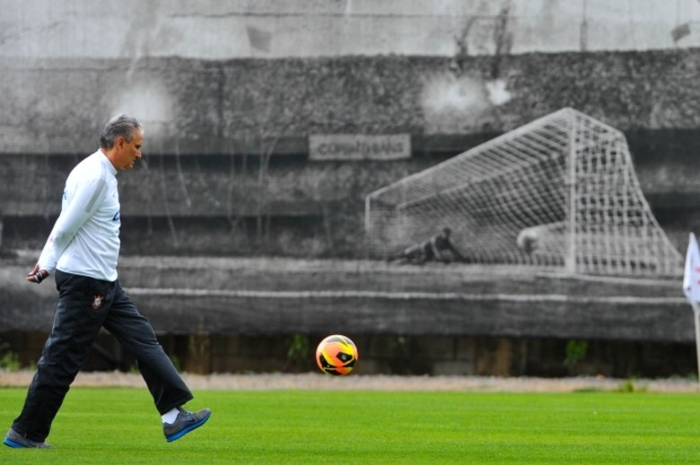 — No Brasil, só existe um clube em que eu possa continuar trabalhando, que
 é o Corinthians. Fora isso, por um determinado tempo, não vou 
trabalhar, porque não consigo me desvencilhar. Foi assim em todos os 
clubes por onde passei e muito mais onde estou há três anos