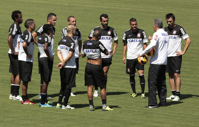 O Timão é o 12º colocado da Série A, com 40 pontos, dez a menos do que o Botafogo, que fecha o G-4. A zona de rebaixamento é mais próxima, já que o Vasco, na 17ª posição, tem 33 tentos. Na última rodada, os corintianos venceram o Criciúma por 1 a 0, em Itu (SP)