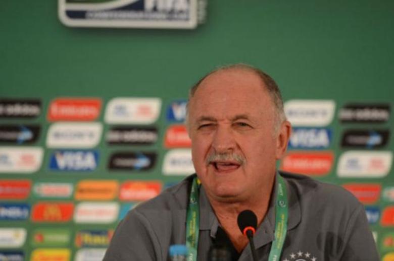 O técnico da seleção brasileira, Luiz Felipe Scolari, reagiu nesta 
terça-feira (29), no site da CBF, à decisão de Diego Costa, que rejeitou a convocação 
para defender o Brasil e optou por jogar pela Espanha. 'Ele está dando as 
costas para um sonho de milhões de compatriotas, e por isso está 
automaticamente desconvocado'