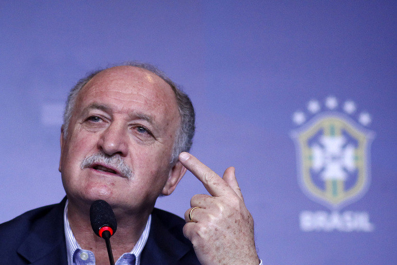 O técnico Luiz Felipe Scolari chegou a antecipar a sua convocação para 
os amistosos da seleção brasileira em novembro, abrindo a chance de 
levá-lo também para a Copa do Mundo de 2014, mas a opção do jogador foi 
mesmo pelos atuais campeões europeus e mundiais. Assim, havia enorme 
expectativa para os primeiros jogos de Diego Costa pela Espanha, que não
 acontecerão mais neste mês