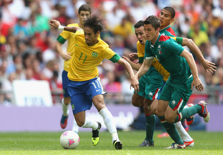 Em busca do inédito ouro olímpico, Neymar e companhia caíram diante dos mexicanos em Londres 2012. A seleção mexicana venceu por 2 a 1 — abriu o placar logo aos 29 segundos após uma falha do sistema defensivo. Apesar de base da equipe campeã da Copa das Confederações no ano seguinte, o Brasil não conseguiu sair com o título