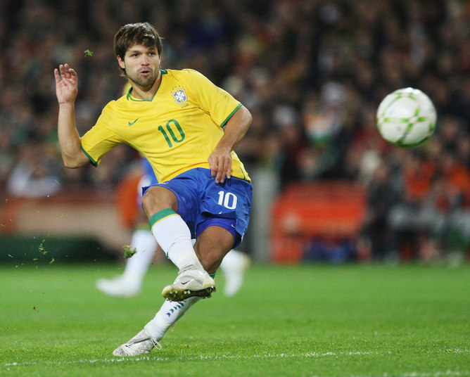 Uma geração promissora, mas que não conseguiu mostrar um bom futebol. Diego, Robinho, Nilmar e Kaká eram jovens promessas na Copa Ouro de 2003, mas também não evitaram a derrota do Brasil por 1 a 0 para o México. O time do técnico Ricardo Gomes era a base do fiasco no pré-olímpico de Atenas 2004