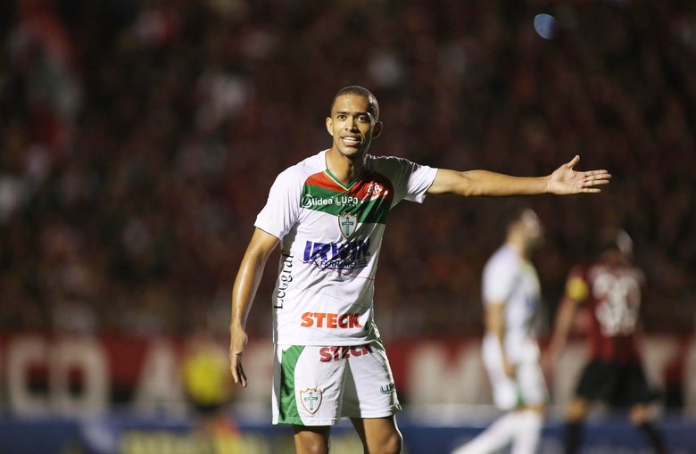 A Portuguesa, inclusive, deve ser a grande fonte de reforços do São Paulo para 2014. Assediado pelo Tricolor há algumas temporadas, o habilidoso lateral-direito Luís Ricardo já admitiu o desejo de jogar no Morumbi e só aguarda um acerto entre as diretorias