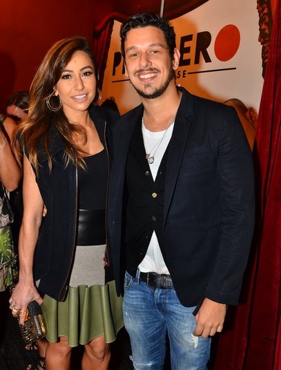 João Vicente de Castro 

O mesmo já aconteceu com o
atual namorado da apresentadora Sabrina Sato, o ator, publicitário e roteirista
do Porta dos Fundos, João Vicente de Castro.

             

— Eu não sou galã, isso não é a minha. O Reynaldo
Gianecchini, o Cauã Reymond são. Para ser galã requer uma beleza na foto 3x4
que eu não tenho. Eu tenho um tipo, um tamanho, é outro lance...