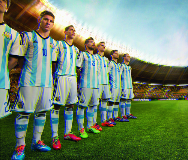Como não poderia deixar de ser, Lionel Messi é o garoto-propaganda para a Copa 2014. O uniforme segue com as tradicionais listras em azul e branco. As famosas três listras do patrocinador agora deixam de ser brancas e passam a ser pretas. Além disso, o escudo ganha fundo azul