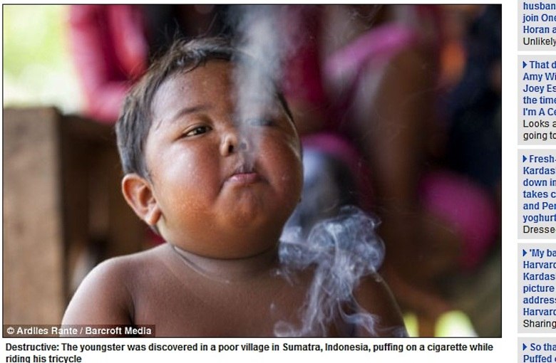 Aldi tornou-se sensação da mídia internacional ao ser descoberto, em
uma aldeia, fumando cigarro enquanto andava de triciclo. Por causa disso, houve
um protesto na região levando o governo indonésio a lançar uma campanha para
combater o vício do cigarro entre crianças e a organizar um tratamento de
reabilitação especial