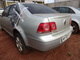 O Volkswagen Bora 2008 aparece no leilão da
Receita Federal de Foz do Iguaçu com valor mínimo de R$ 12 mil. O veículo é
equipado com bancos de couro e câmbio automático, porém, parte de sua lateral
encontra-se danificada