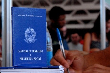 Atendimento é feito das 8h às 17h, mediante distribuição de senhas