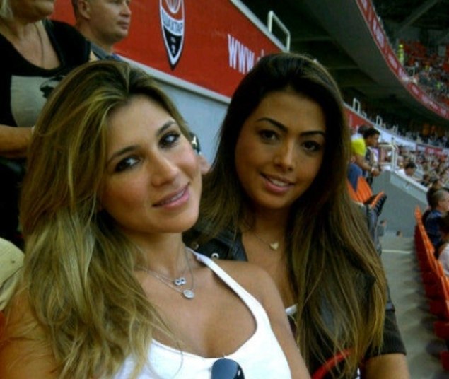 A musa gosta de curtir o futebol do craque no estádio. Quando o seu amor defendia o Shakhtar, Dani sempre aparecia na Donbass Arena, casa do time de Donetsk