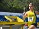 Ela estava treinando atletismo na universidade em que estuda, quando o treinador a pergunta se ela gostava de futebol