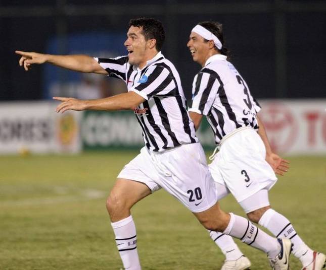 O lateral Samudio, vice-campeão da Libertadores 2013 com o Olimpia, do Paraguai, acertou contrato com o Cruzeiro, atual dono do título Brasileiro