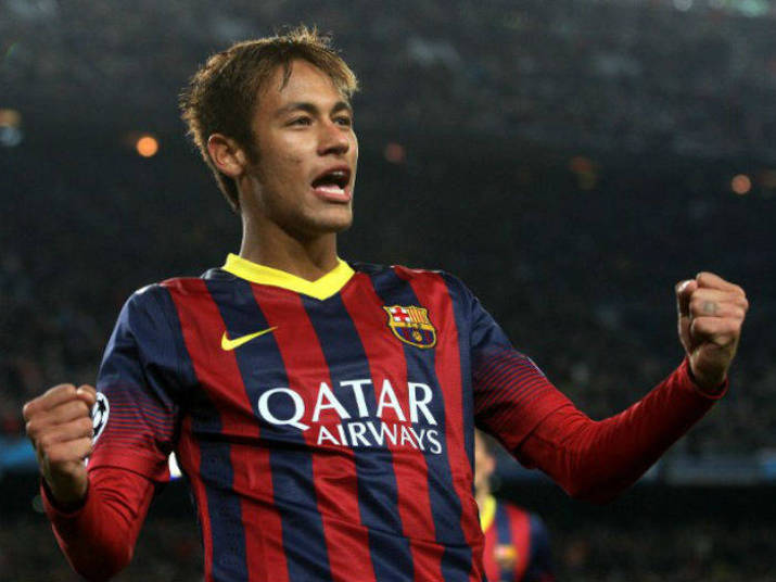 Caso se confirmem os pagamentos feitos pelo Barcelona,
Neymar poderia ser considerado o jogador mais caro da história do futebol. Os
95 milhões de euros pagos por ele superam os valores declarados oficialmente
pelo Real Madrid para as contratações de Cristiano Ronaldo (94 milhões de
euros) e Gareth Bale (91 milhões de euros)