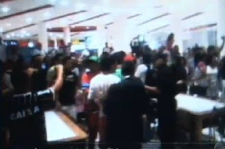 Evento marcado pela internet acaba em tumulto em shopping de Guarulhos