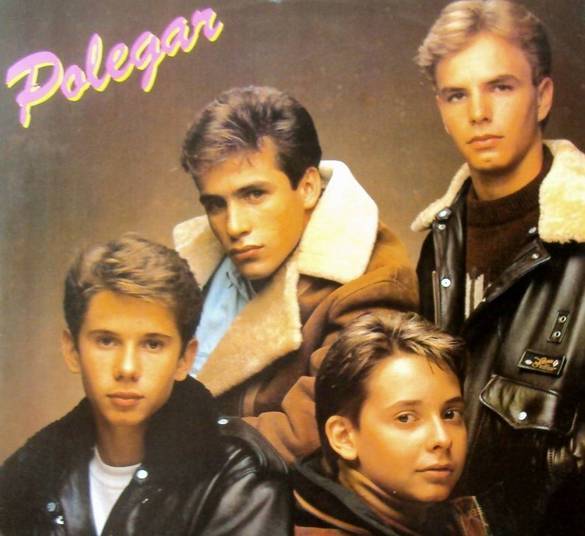 Dá pra Mim, Polegar  Quando uma boy band dos anos 80 canta o refrão 'dá pra mim' é inocente e bonitinho e as meninas morriam de amores, sem levar em conta a conotação sexual da expressão. Agora, imagina a mesma música interpretada por um Restart ou NX Zero. Hoje em dia, a música não teria a mesma interpretação.   Trecho proibidão:  Dá pra mim O seu amor  Dá pra mim Não se preocupe que eu serei um bom rapaz Quero o seus lábios, dá pra mim O seu carinho Dá pra mim Por você que eu perco o sono Por você que eu ando doido Amor, dá pra mim, dá pra mim