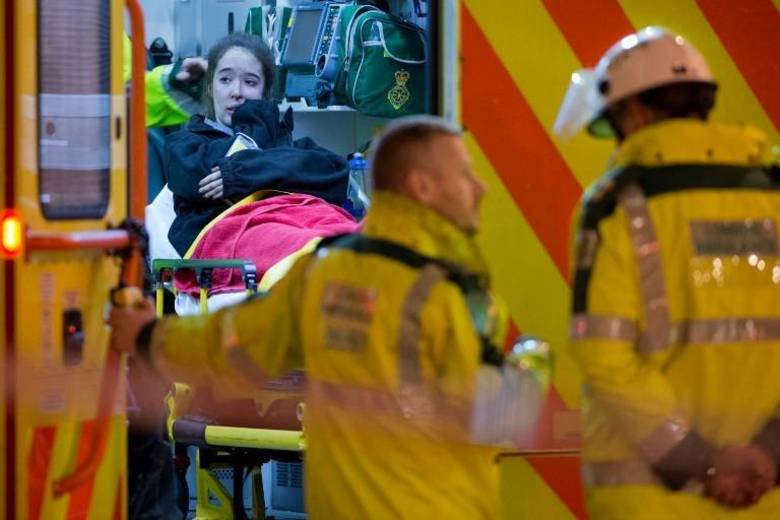 Serviços de emergência informaram que mais de 80 pessoas ficaram feridas
 nesta quinta-feira (19) em um teatro lotado em Londres, na Inglaterra, 
quando parte do teto desabou durante uma encenação, lançando pedaços de 
alvenaria e escombros sobre a plateia