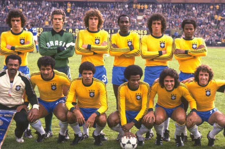 A seleção entrou em campo em 1978 com uniforme de manga comprida e as famosas três listras do patrocinador – o logo, no entanto, ficou de fora. Foi a última vez que o time verde-amarelo entrou em campo sob a sigla CBD (Confederação Brasileira de Desportes) e acabou na terceira colocação