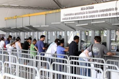 Lei dá direito à meia-entrada no acesso a cinemas, teatros, shows musicais, circos, eventos educativos e esportivos