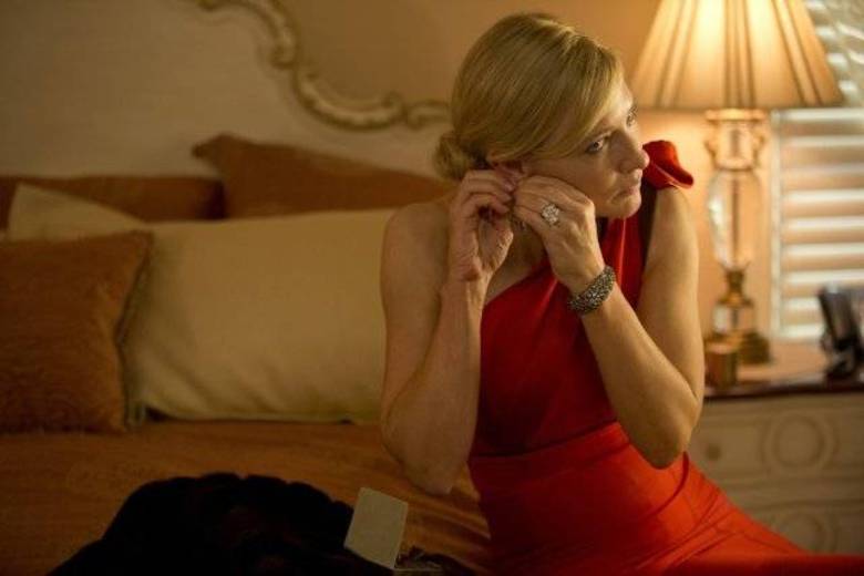 Cate BlanchettNova musa do cineasta Woody Allen, Blanchett rouba a cena em Blue Jasmine e deve ser indicada ao Oscar de Melhor Atriz. A complexa
personagem muda muito de estilo e humor ao longo do filme e a atriz acompanha tudo com maestria Cate BlanchettNova musa do cineasta Woody Allen, Blanchett rouba a cena em Blue Jasmine e deve ser indicada ao Oscar de Melhor Atriz. A complexa
personagem muda muito de estilo e humor ao longo do filme e a atriz acompanha tudo com maestria