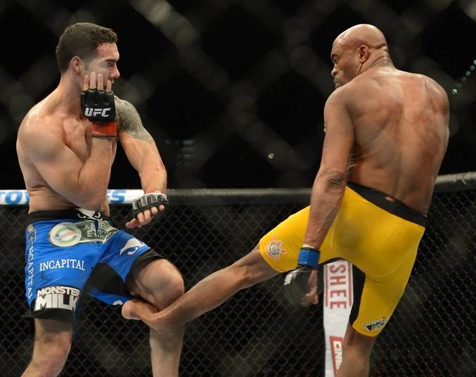 A noite deste sábado (28) parou o Brasil. Em jogo, o cinturão dos pesos
médios (84 kg), que passou anos em poder de Anderson Silva e lhe foi
tirado em julho após a derrota para Chris Weidman, não voltou para o
País... Leia mais A noite deste sábado (28) parou o Brasil. Em jogo, o cinturão dos pesos
médios (84 kg), que passou anos em poder de Anderson Silva e lhe foi
tirado em julho após a derrota para Chris Weidman, não voltou para o
País... Leia mais