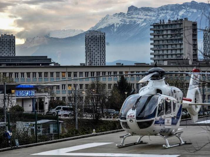 O heptacampeão de Fórmula 1 bateu a cabeça contra uma rocha e foi transferido de helicóptero para um hospital em Moutiers, segundo informações do L'Équipe. Pouco depois, Schumacher seguiu para a instituição hospitalar de Grenoble, na França, onde está internado em estado grave
