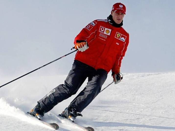 O estado de saúde do ex-piloto Michael Schumacher piorou nas últimas horas e já fala-se em risco de morte, de acordo com o jornal francês Le Dauphine. Na manhã deste domingo (29), o alemão sofreu um grave acidente em uma estação de esqui em Méribel, nos Alpes franceses e foi hospitalizado com urgência. O comunicado oficial mais recente aponta que Schumi está 'em coma, com traumatismo craniano e necessita de uma neurocirurgia imediatamente'