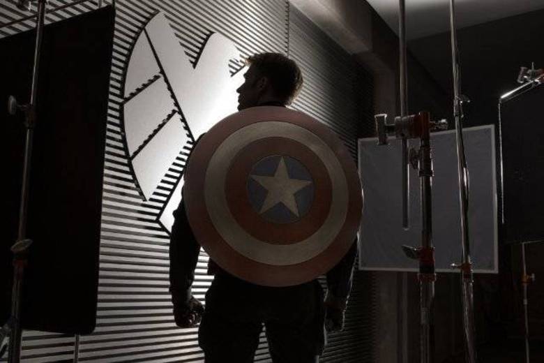 Capitão América 2 — O
Soldado Invernal vai continuar com
Chris Evans, Scarlett Johansson e Samuel L. Jackson no elenco. O filme estreia
dia 11 de abril e vai ter a luta do vingador contra o Soldado Invernal, antigo
amigo da segunda guerra Capitão América 2 — O
Soldado Invernal vai continuar com
Chris Evans, Scarlett Johansson e Samuel L. Jackson no elenco. O filme estreia
dia 11 de abril e vai ter a luta do vingador contra o Soldado Invernal, antigo
amigo da segunda guerra