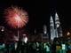 
Em Kuala Lumpur, na Malásia, turistas e moradores celebram 2014 com fogos de
artifício próximo às Torres Gêmeas Petronas