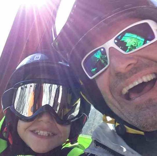 O experiente piloto também se divertiu com o filho, que estava numa estação de esqui pela primeira vez
