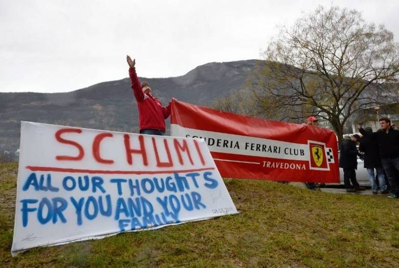 E o calor dos fãs também ajuda os familiares neste momento difícil. Schumacher tem 45 anos e sua recuperação está sendo considerada lenta. Mas, de uma hora para outra, uma boa notícia ainda pode surgir