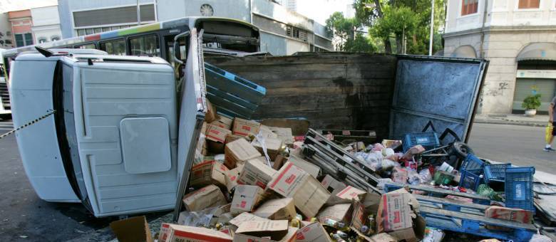 Acidente deixou ao menos 8 pessoas feridas