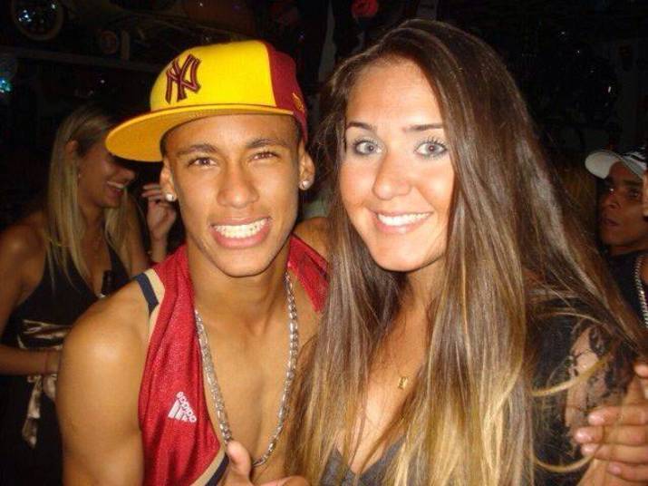 A amizade de quatro anos de Neymar e Laryssa Oliveira chegou ao fim
depois que ela provocou a crise no namoro do craque com Bruna
Marquezine. Após a atriz terminar o romance com o jogador por telefone, Neymar chegou a ameaçar Laryssa e a morena contou ao R7 que não quer mais ser amiga dele A amizade de quatro anos de Neymar e Laryssa Oliveira chegou ao fim
depois que ela provocou a crise no namoro do craque com Bruna
Marquezine. Após a atriz terminar o romance com o jogador por telefone, Neymar chegou a ameaçar Laryssa e a morena contou ao R7 que não quer mais ser amiga dele