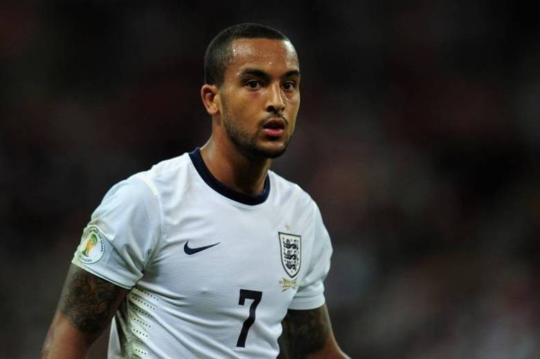 Já o jovem atacante da seleção inglesa, Theo Walcott, rompeu o ligamento anterior cruzado do joelho esquerdo em 6 de janeiro. Como ficará de molho por seis meses, é certo que perderá o restante da temporada europeia e a Copa do Mundo deste ano.